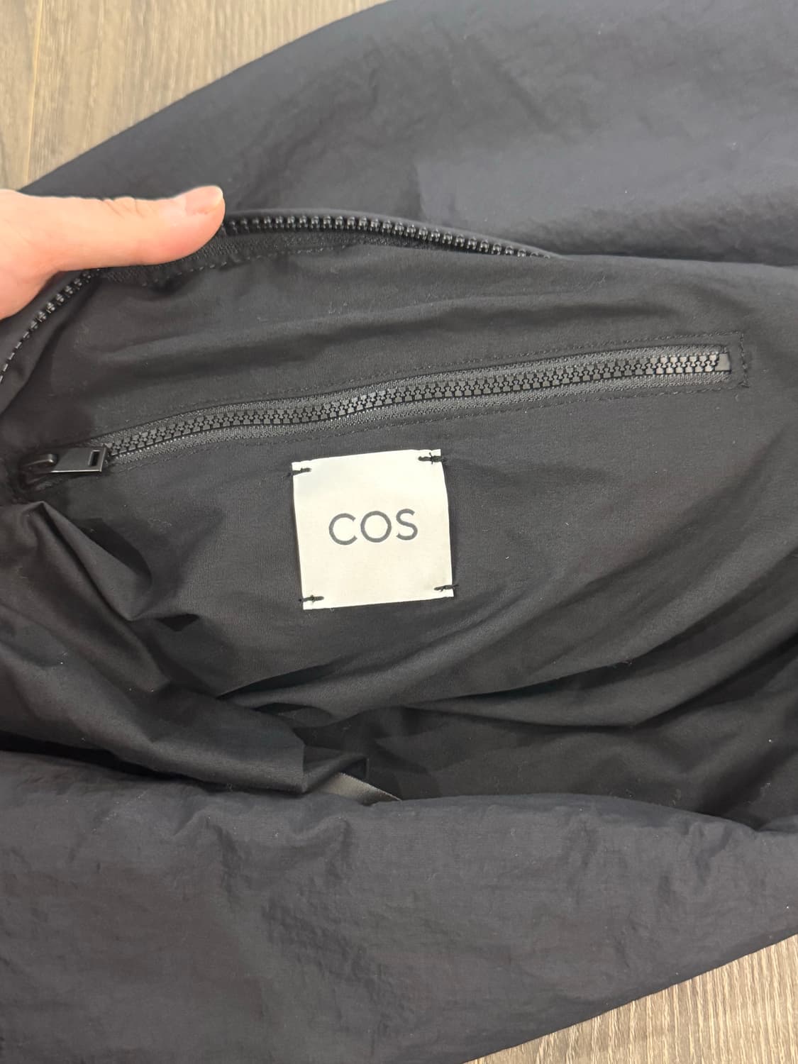 COS 코스 캐노피 미니 크로스백 블랙 상품이미지5