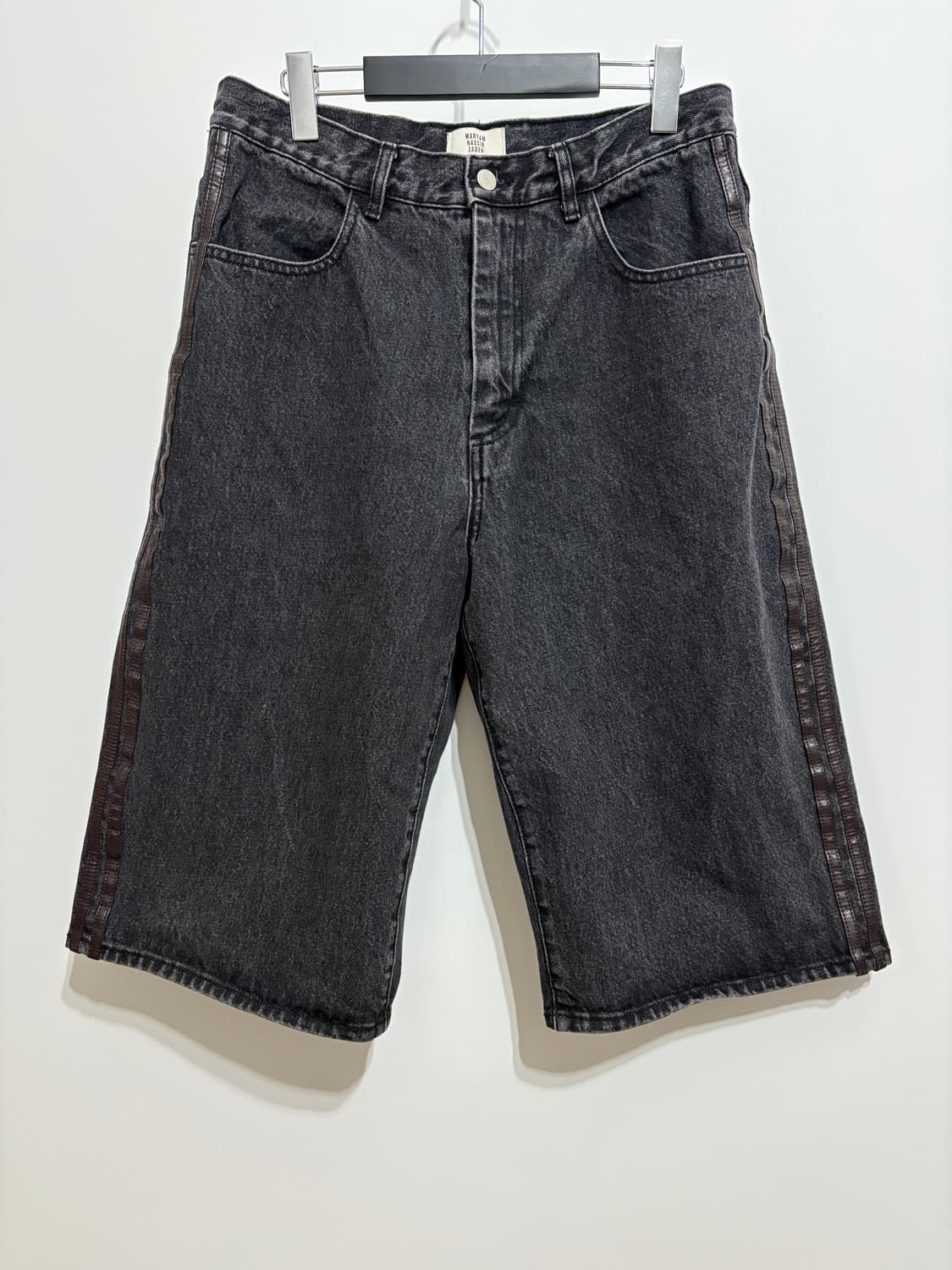 마리암 나시르 자데/ EMBLEM SHORTS BLACK 버뮤다/ 31 상품이미지1