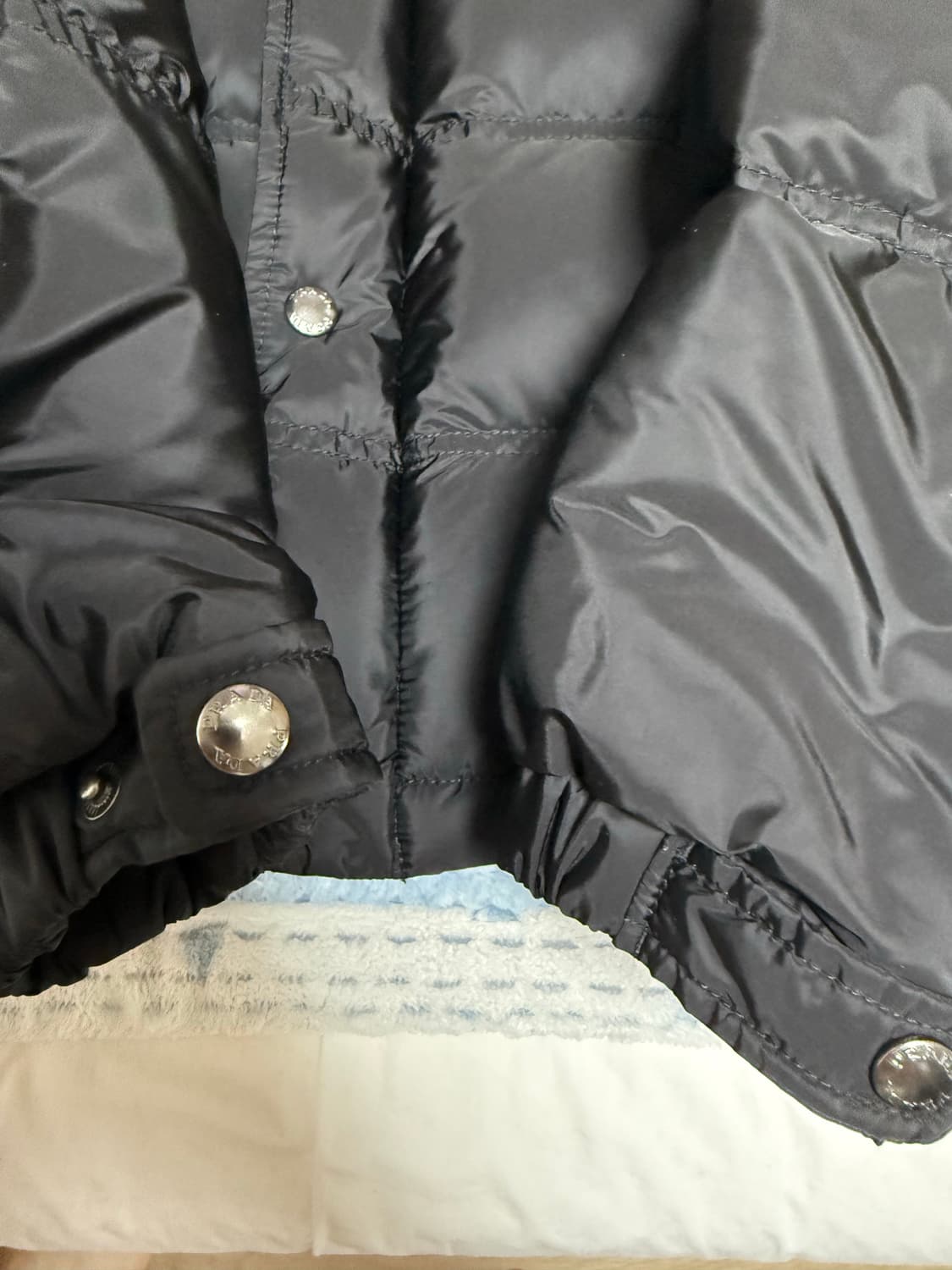 프라다 후드 다운 패딩 52사이즈 NFC 정상작동 상품이미지4