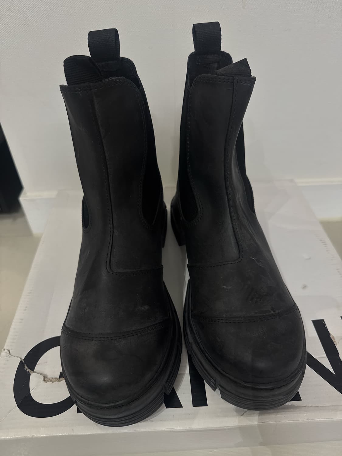 [새상품] GANNI 블랙 첼시 레인 러버 부츠 260 상품이미지1