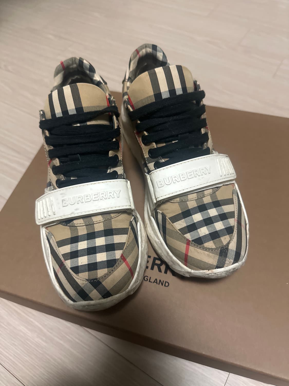 버버리 벨크로 스니커즈 상품이미지5