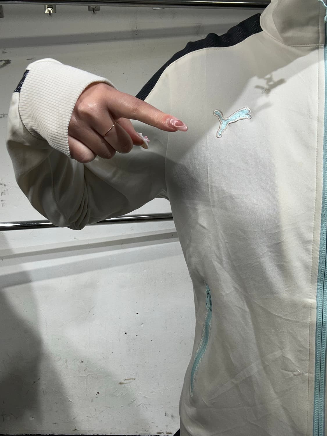 푸마 아이보리 소라 로고 딱붙핏 트랙탑 져지 S 상품이미지4