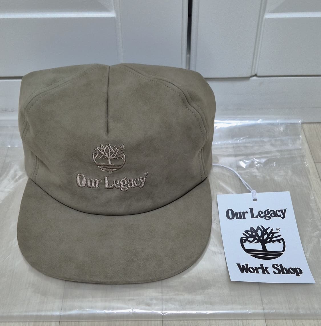 아워레가시 x 팀버랜드 고트스킨 양가죽 볼캡 모자 올리브 카키 상품이미지4