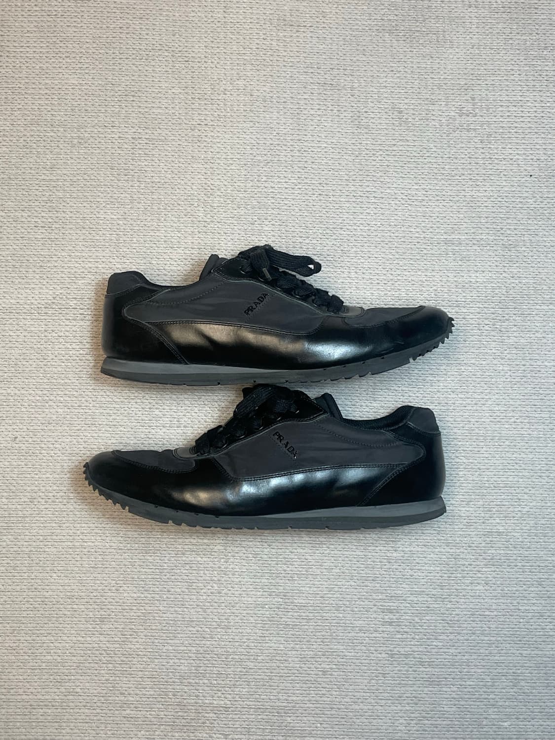 프라다 레더 나일론 스니커즈 상품이미지1