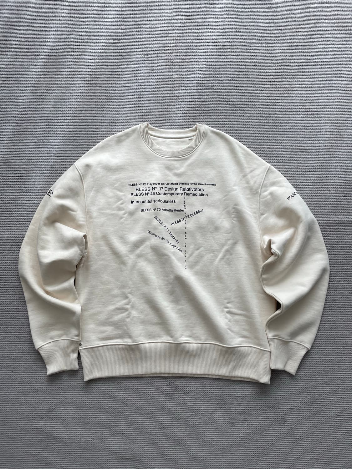 블레스 멀티걸렉션 스웻셔츠 상품이미지1