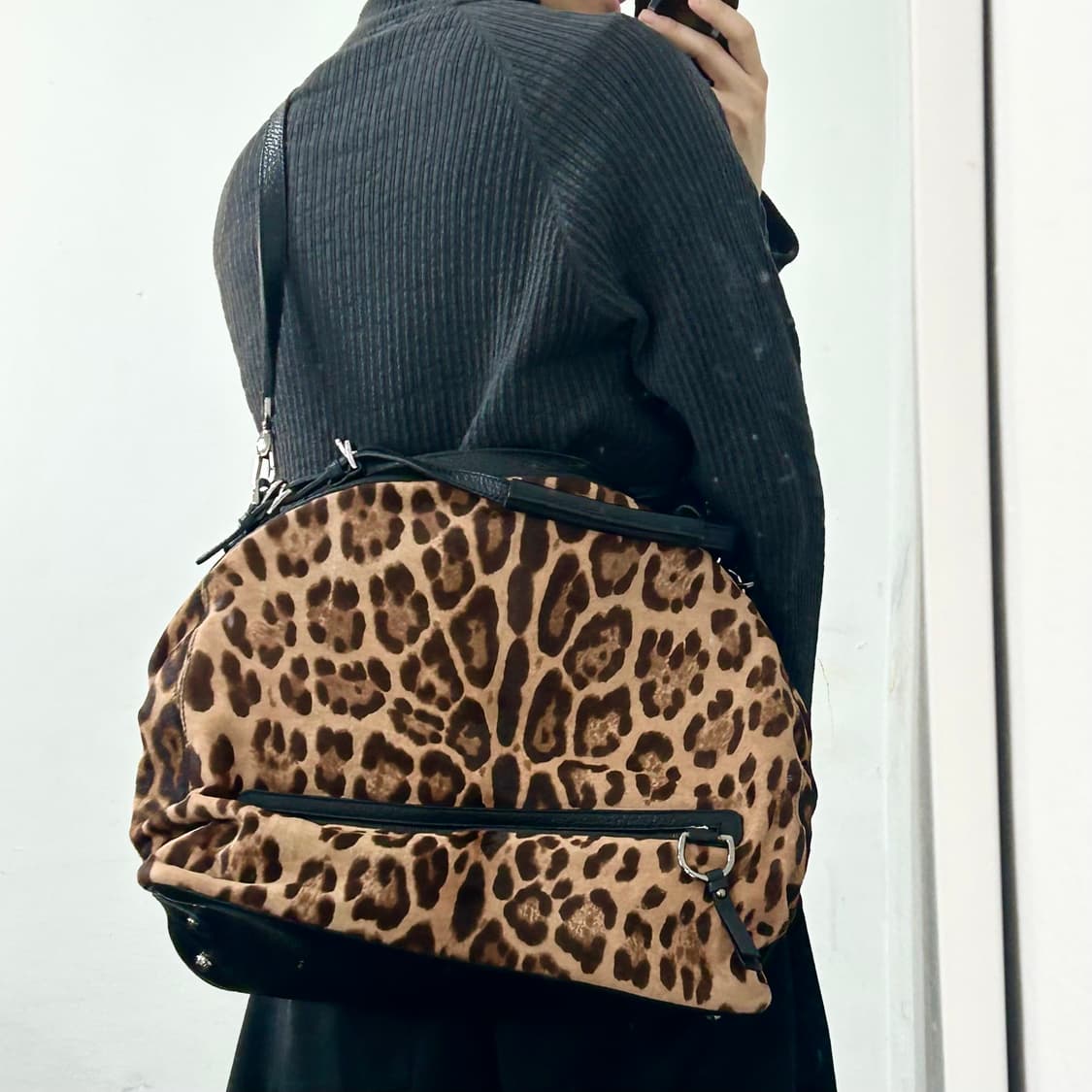 돌체앤가바나 송치가죽 투웨이 레오파드 크로스백 상품이미지4