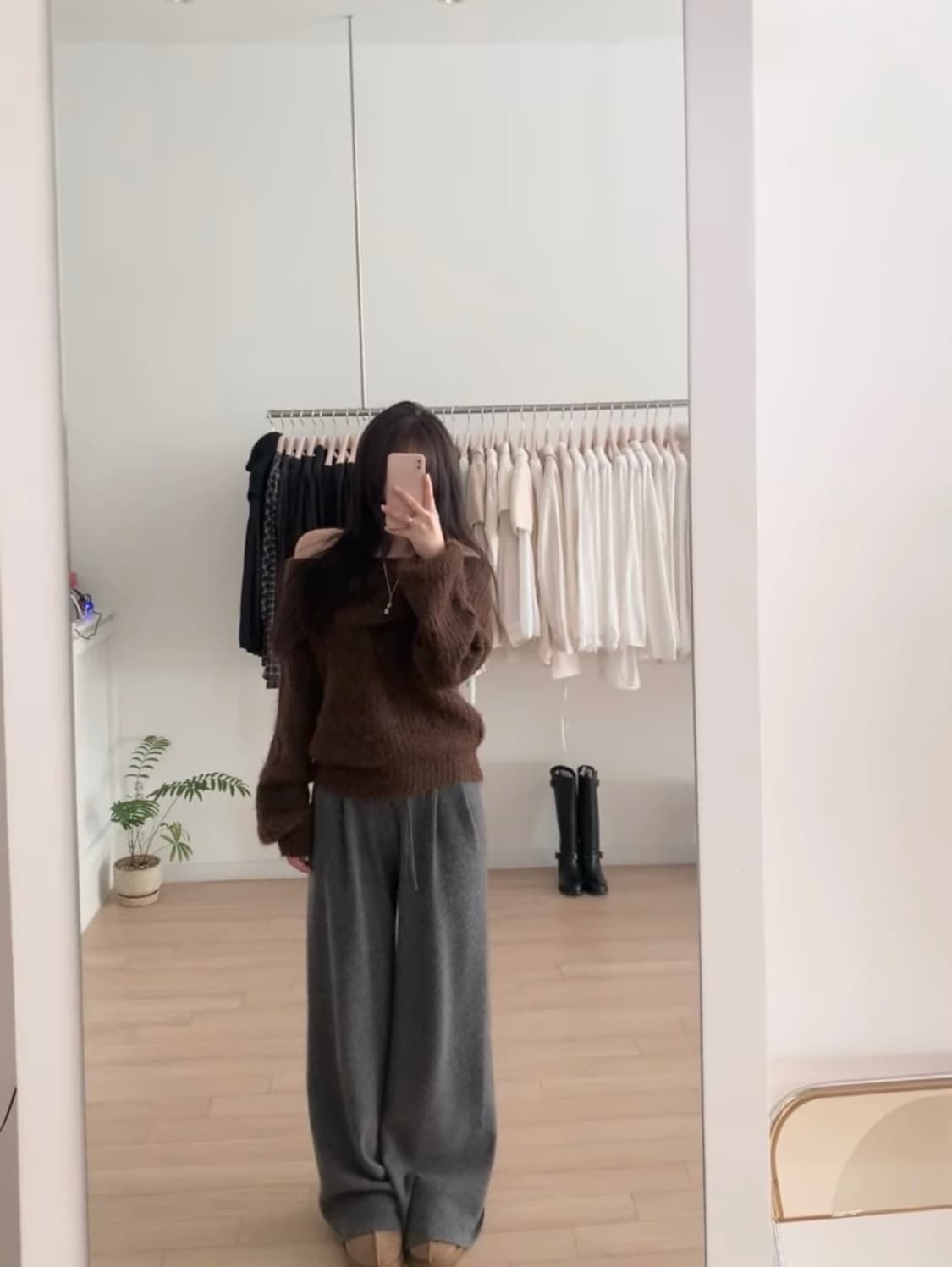 (새상품)누아누아 윈터 보들 오프숄더 니트 상품이미지6