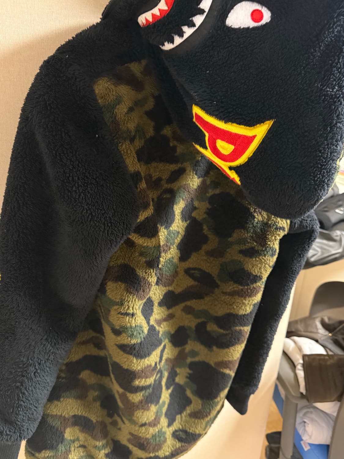 [L] 베이프 샤크후드집업 블랙 카모 보아 후리스  상품이미지2