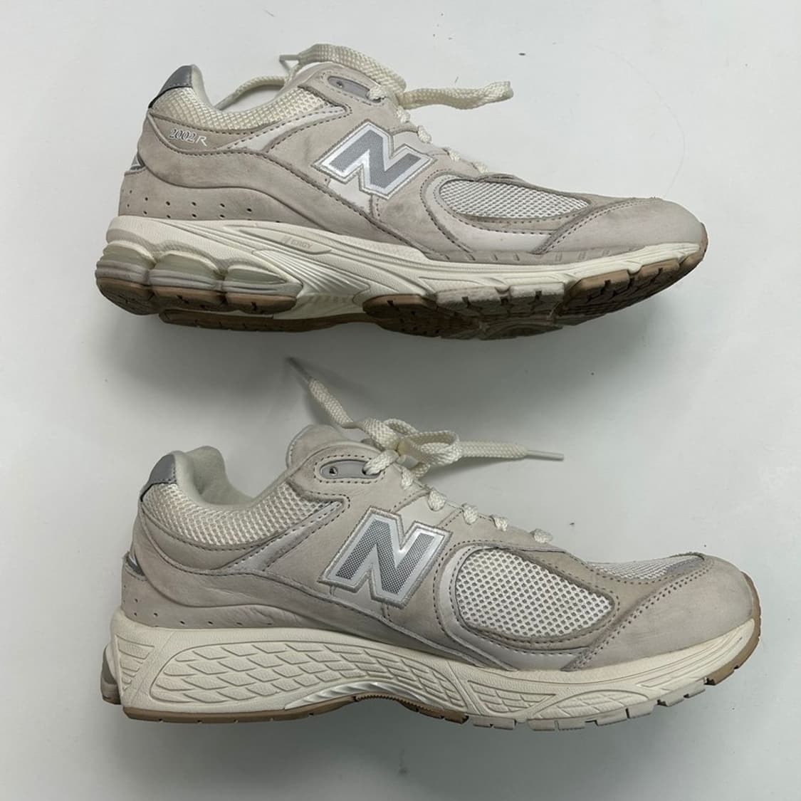 뉴발란스 2002R 화이트 아이보리 운동화 270 상품이미지3