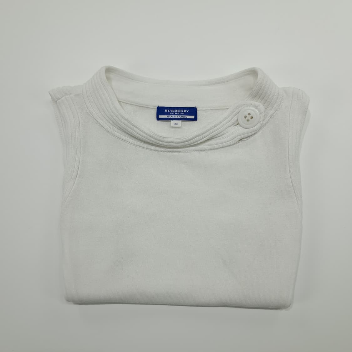 CN848W M 버버리 블루라벨 화이트 코튼 슬리브리스 니트 상품이미지9