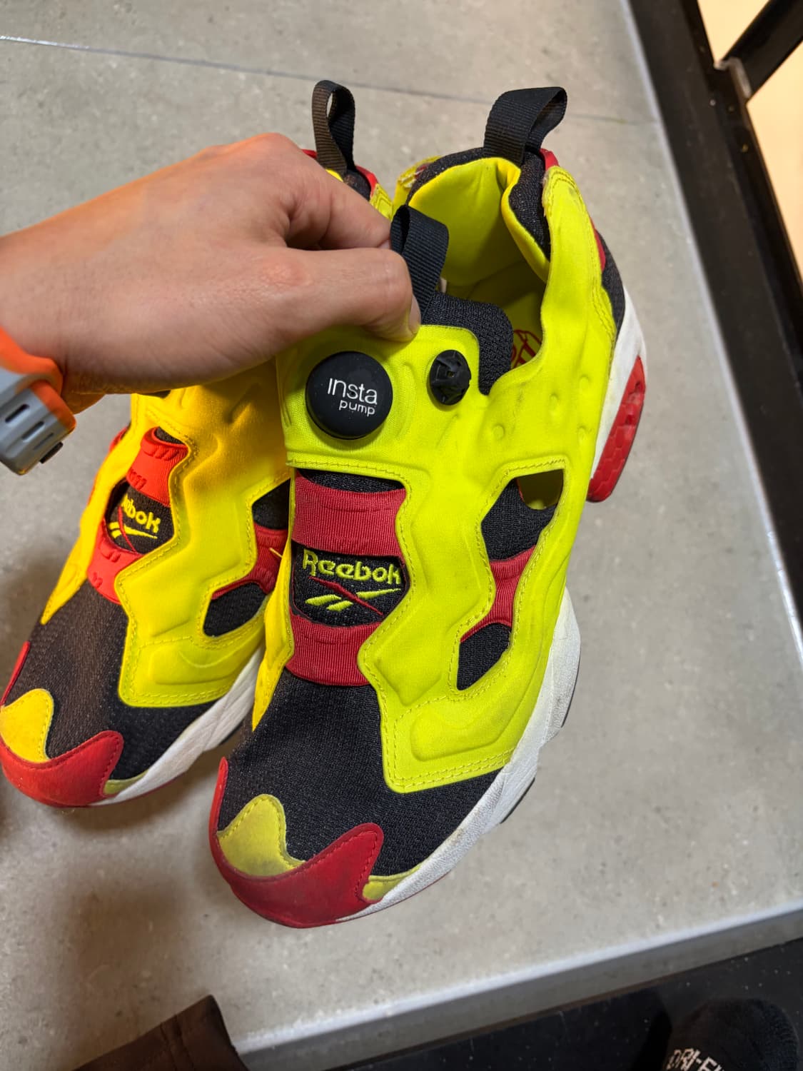 리복 인스타펌프 퓨리 형광 상품이미지1