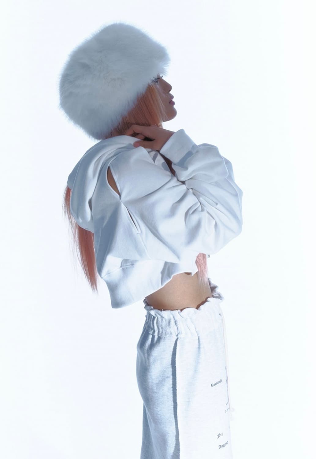 로즈애플 스튜디오 223 컷아웃 로고 크롭 후디 - 화이트 상품이미지2