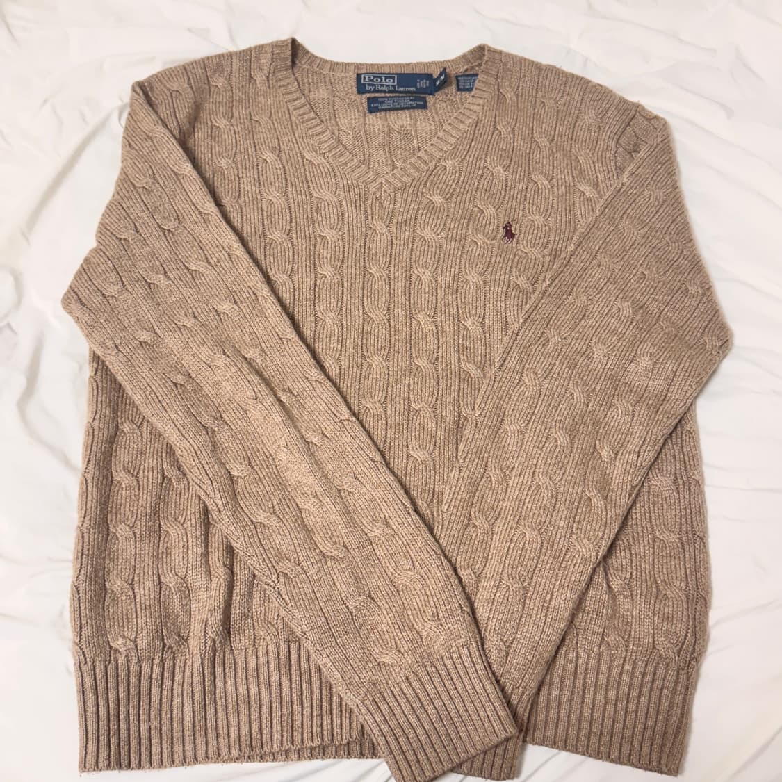 폴로 카라멜 브라운 브이넥 케이블 니트  상품이미지1