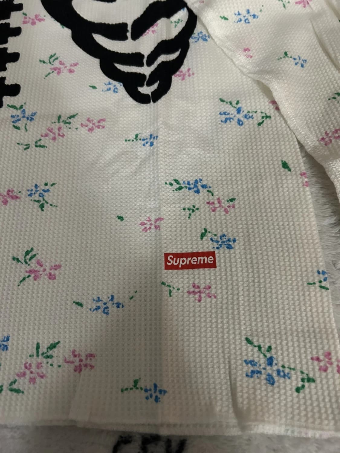 슈프림 헤인즈 본즈 써멀 크루 플로럴 상품이미지2