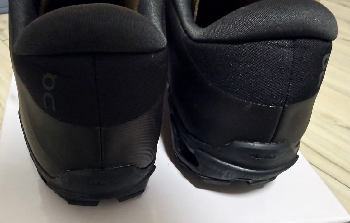 포스트아카이브팩션X온러닝 클라우드벤쳐 블랙 270 판매합니다 상품이미지5