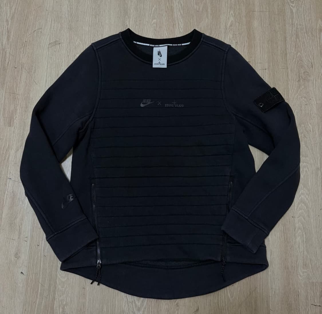 스톤아일랜드 x 나이키 테크팩 맨투맨 (블랙와펜) 상품이미지1