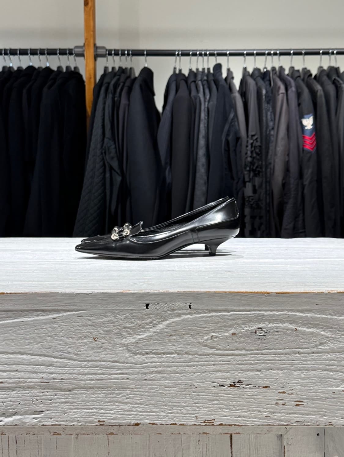 프라다 블랙 버클 포인트 토 키튼 힐 펌프스 상품이미지3