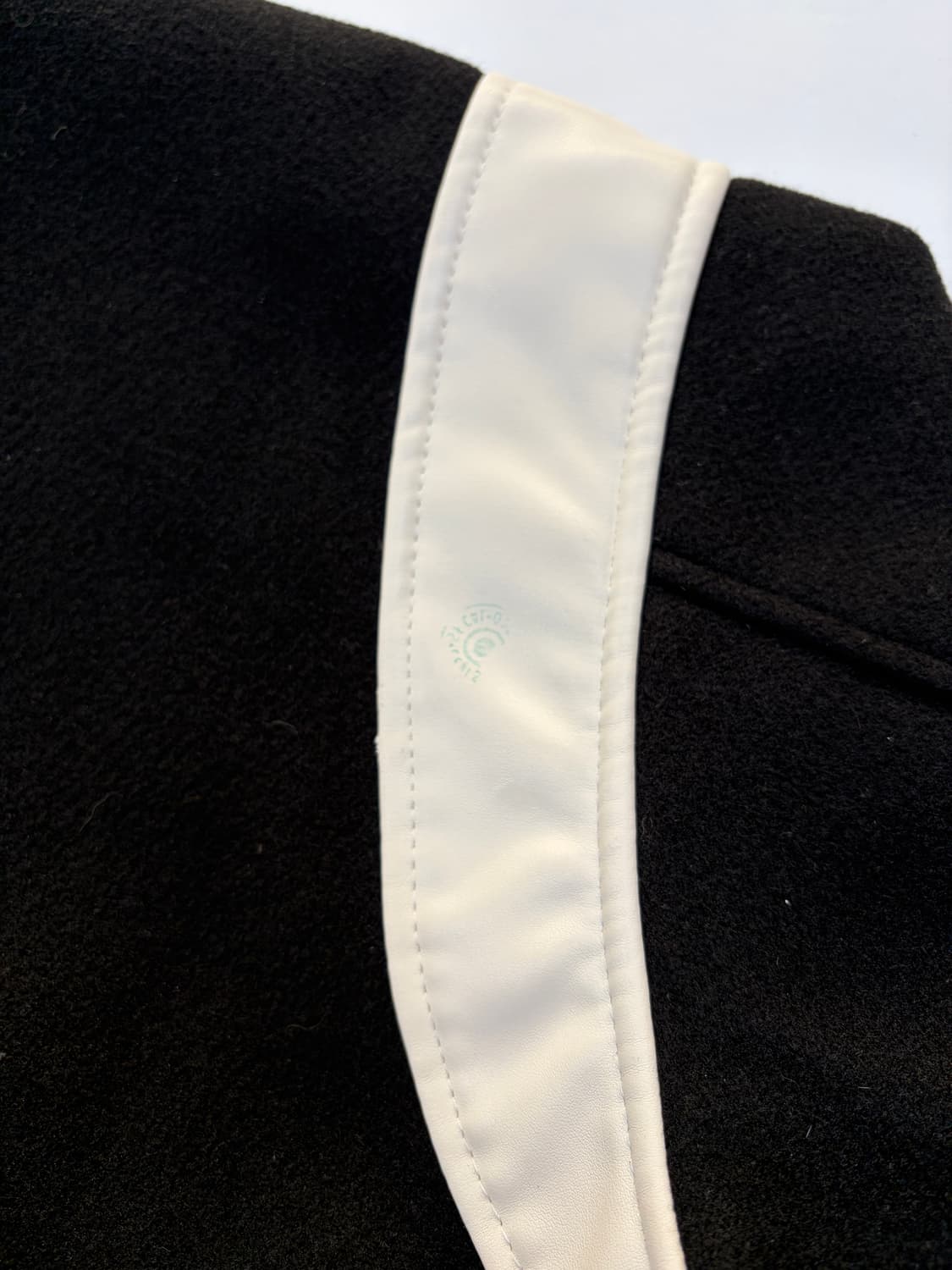 후아유 바시티 블랙 자켓 상품이미지7