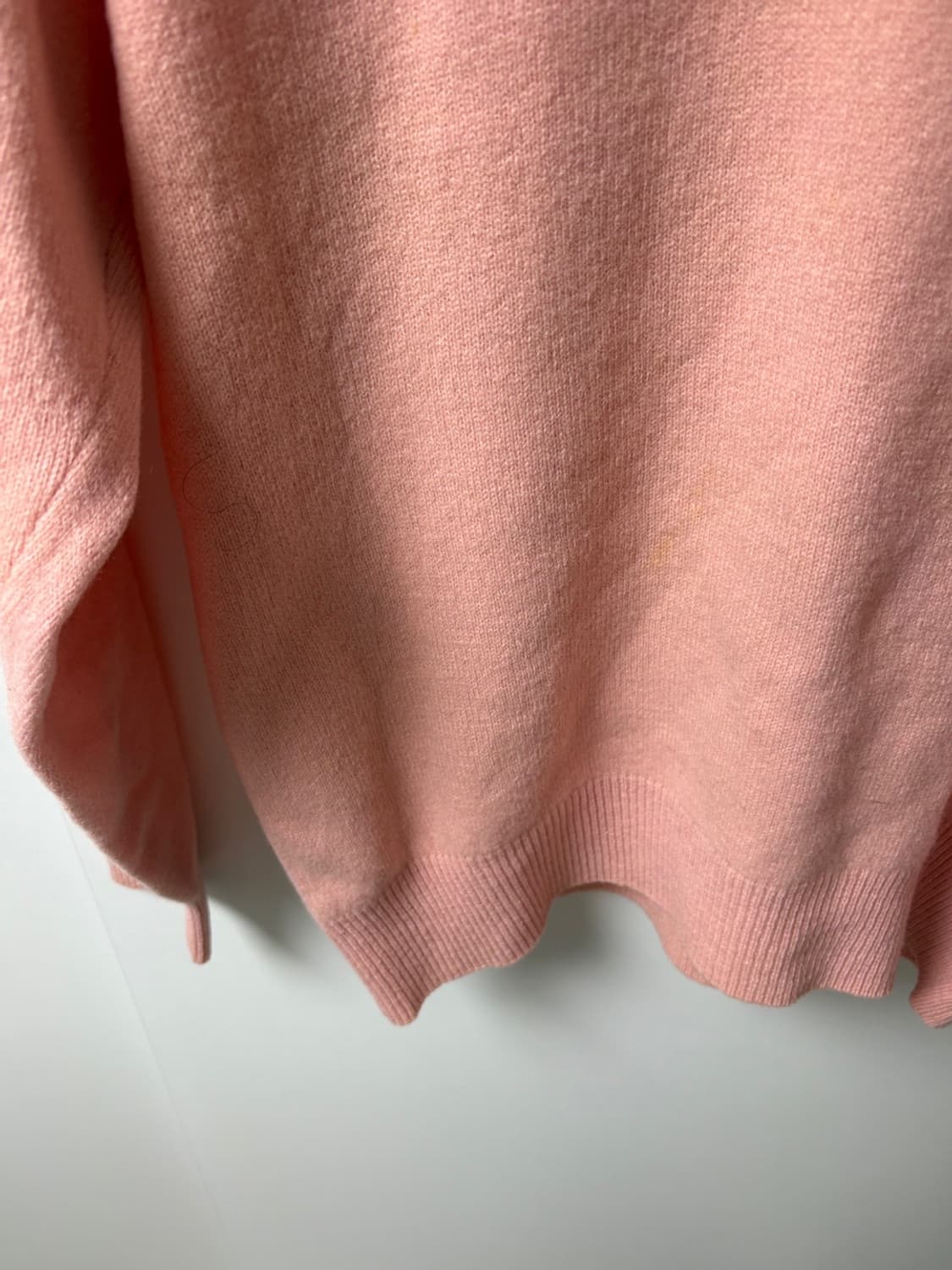 라코스테 빈티지 핑크 브이넥 니트 상품이미지2