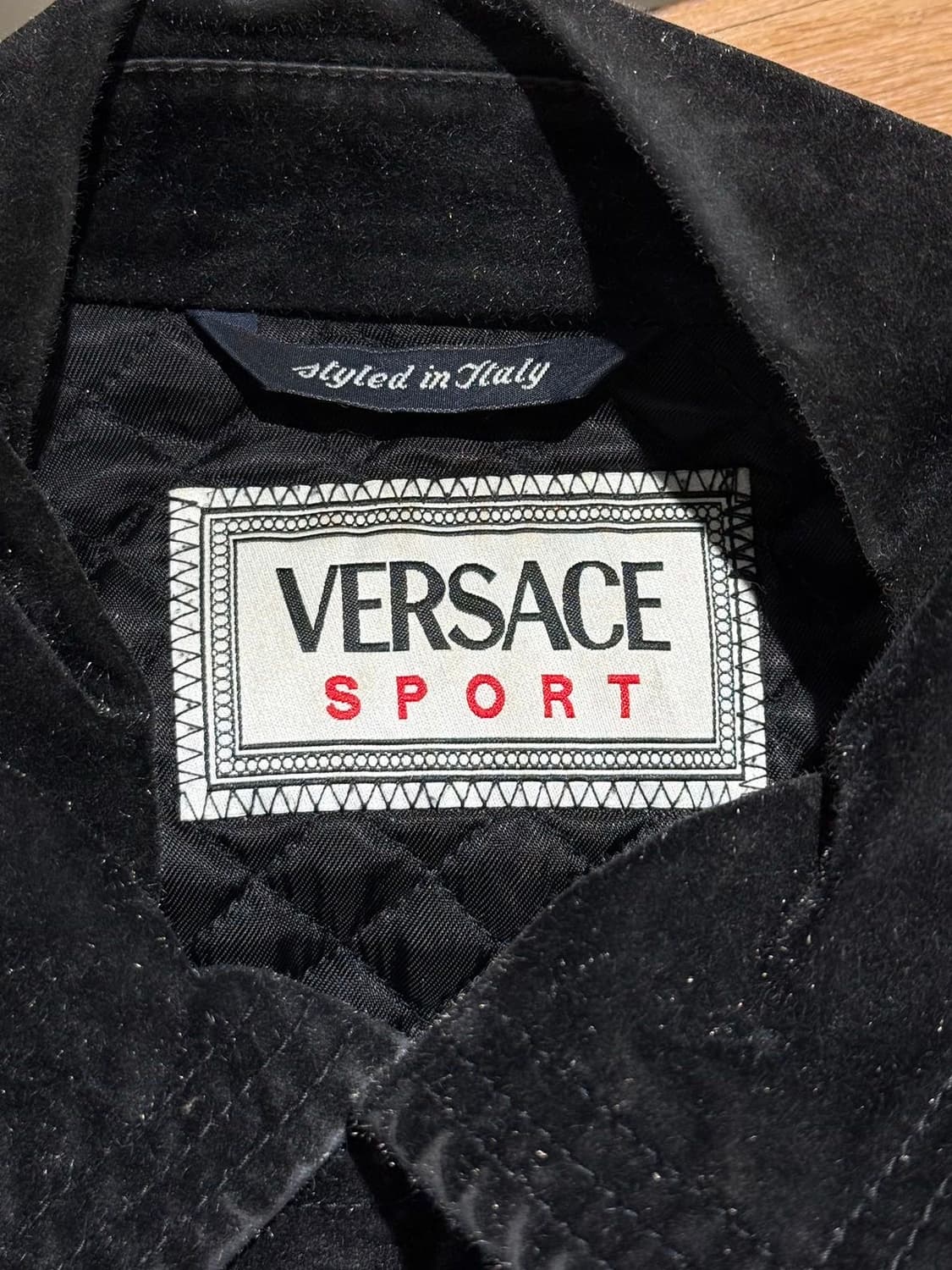 베르사체 스포츠 블랙 벨벳 텍스처 퀼팅 자켓 상품이미지7
