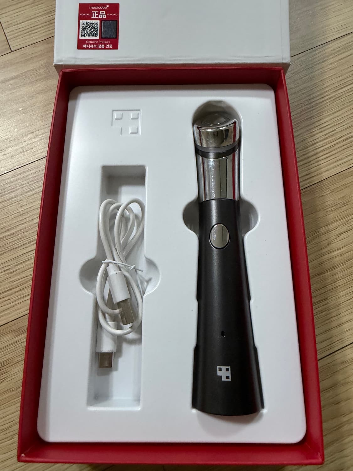메디큐브더마EMS+부스터힐러 상품이미지1