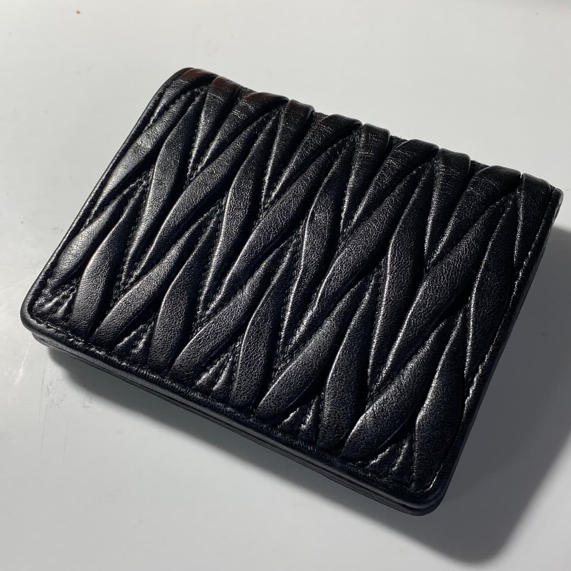 [정품] MIU MIU 미우미우 마테라쎄 나파레더 컴팩트 반지갑 상품이미지3