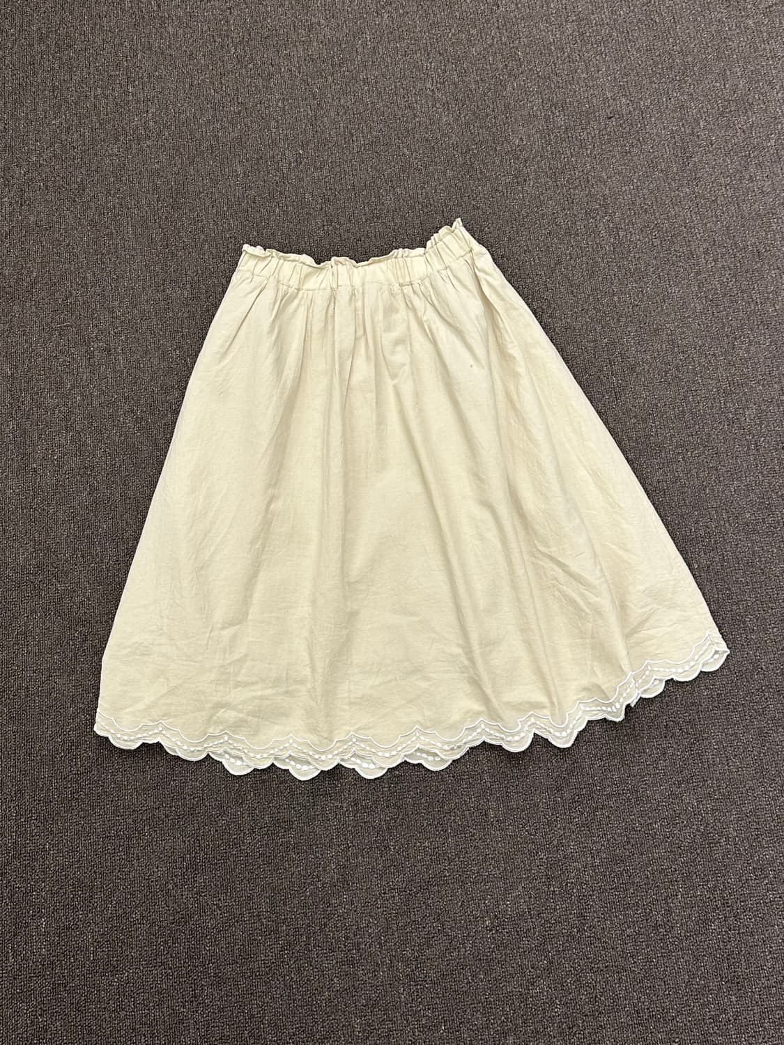 OS)Japanese vintage 자수 디테일 밴딩 베이지 미디 스커트 상품이미지3