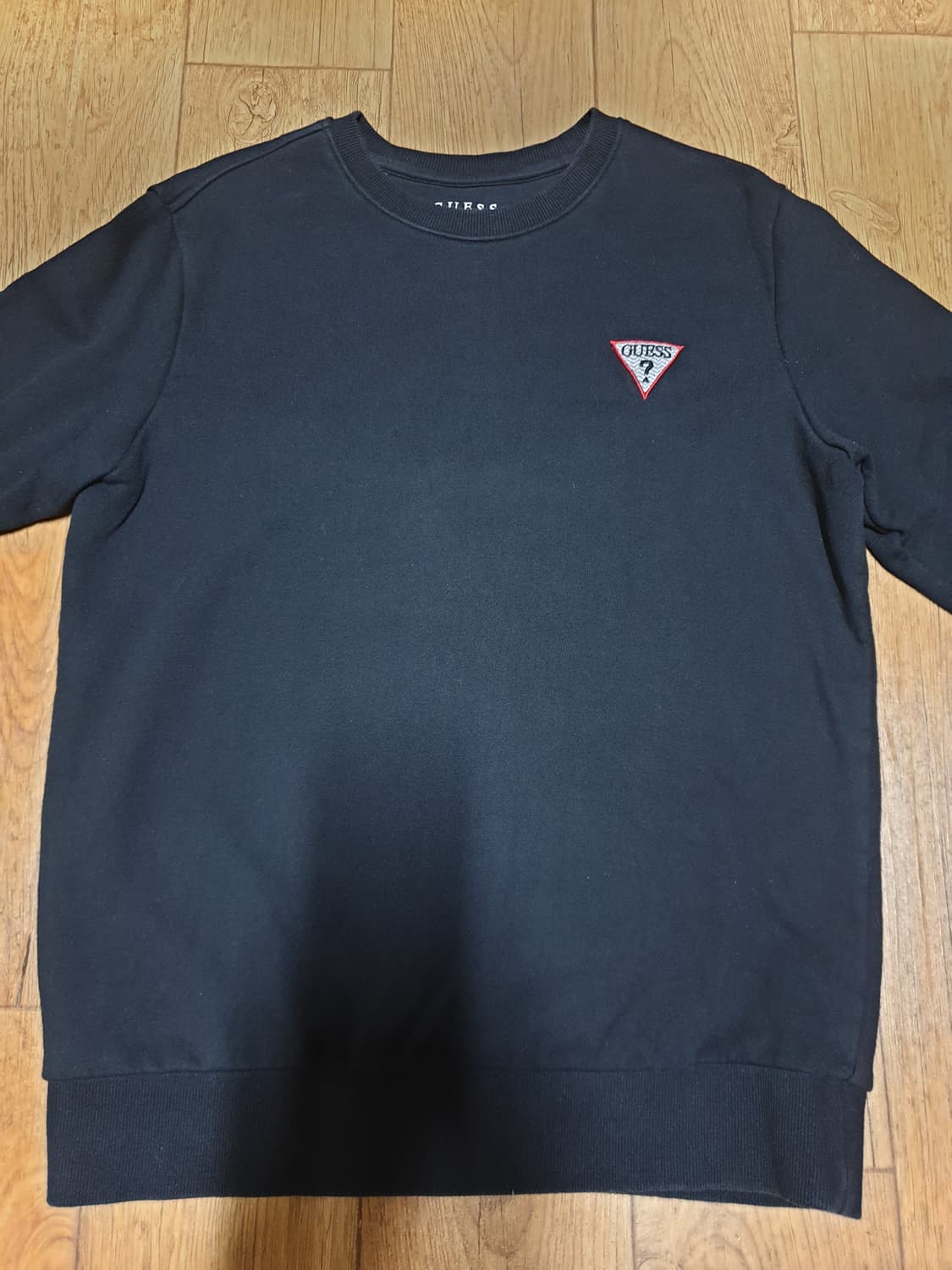 1037 게스 라운드 긴팔티 95 사이즈입니다 상품이미지1