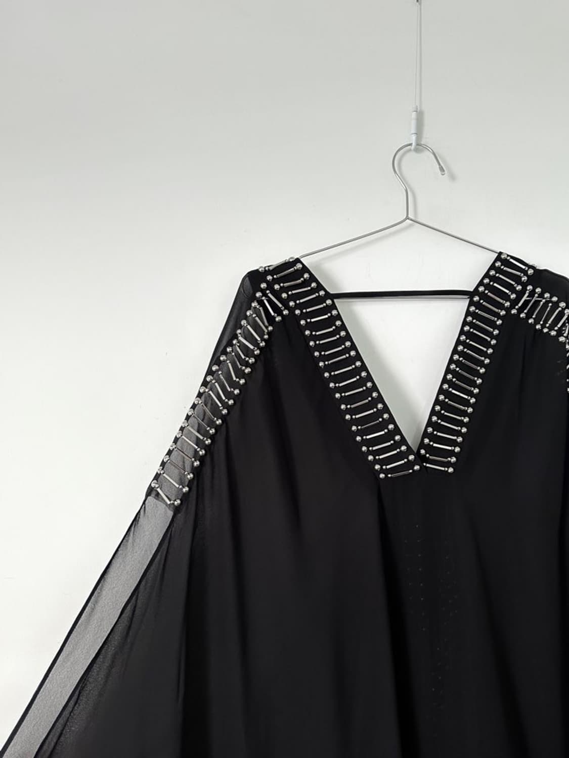 beads work layered top / black 상품이미지5