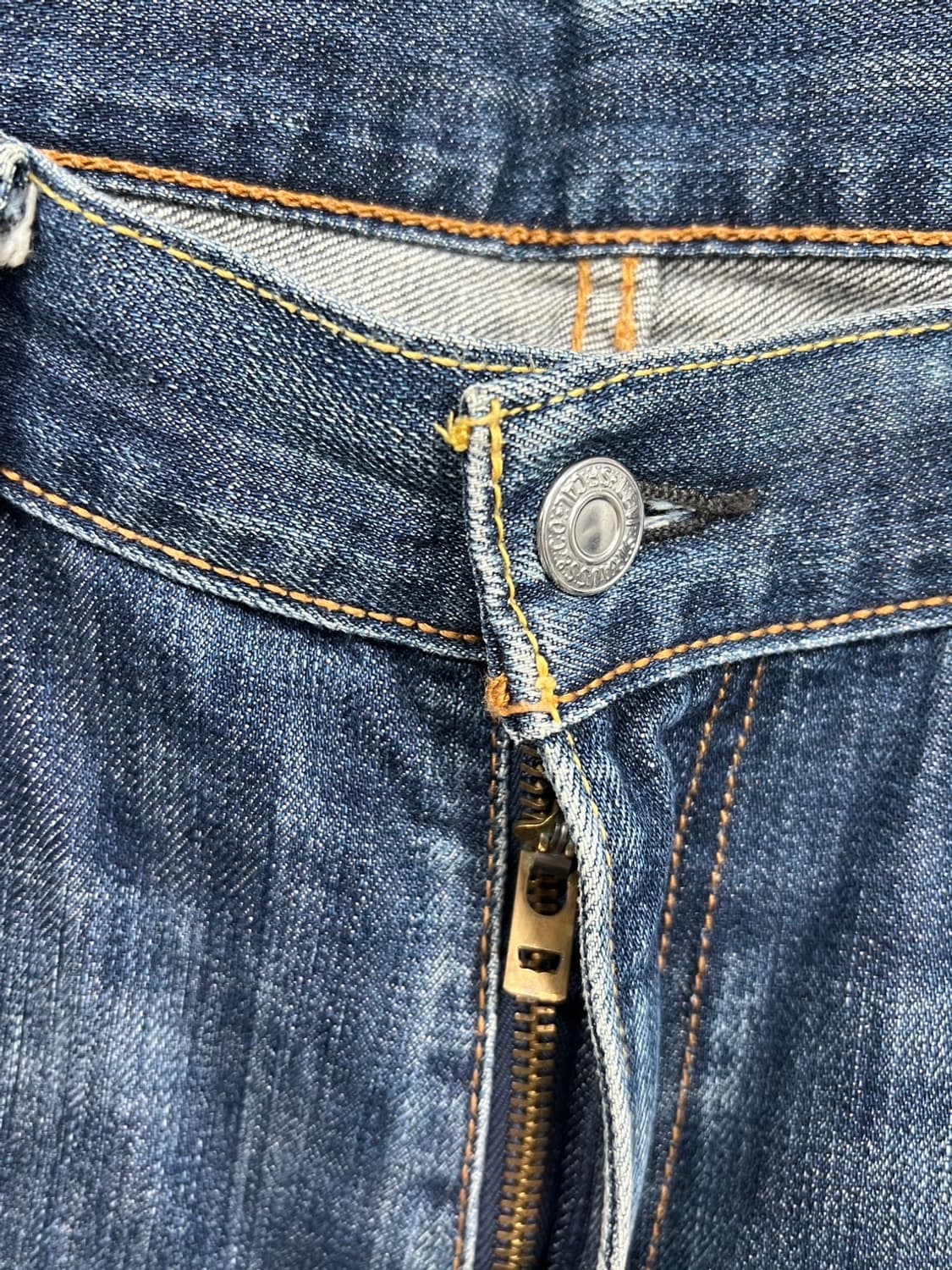 리바이스 504 슬림 스트레이트핏 워싱 데님 팬츠 상품이미지4