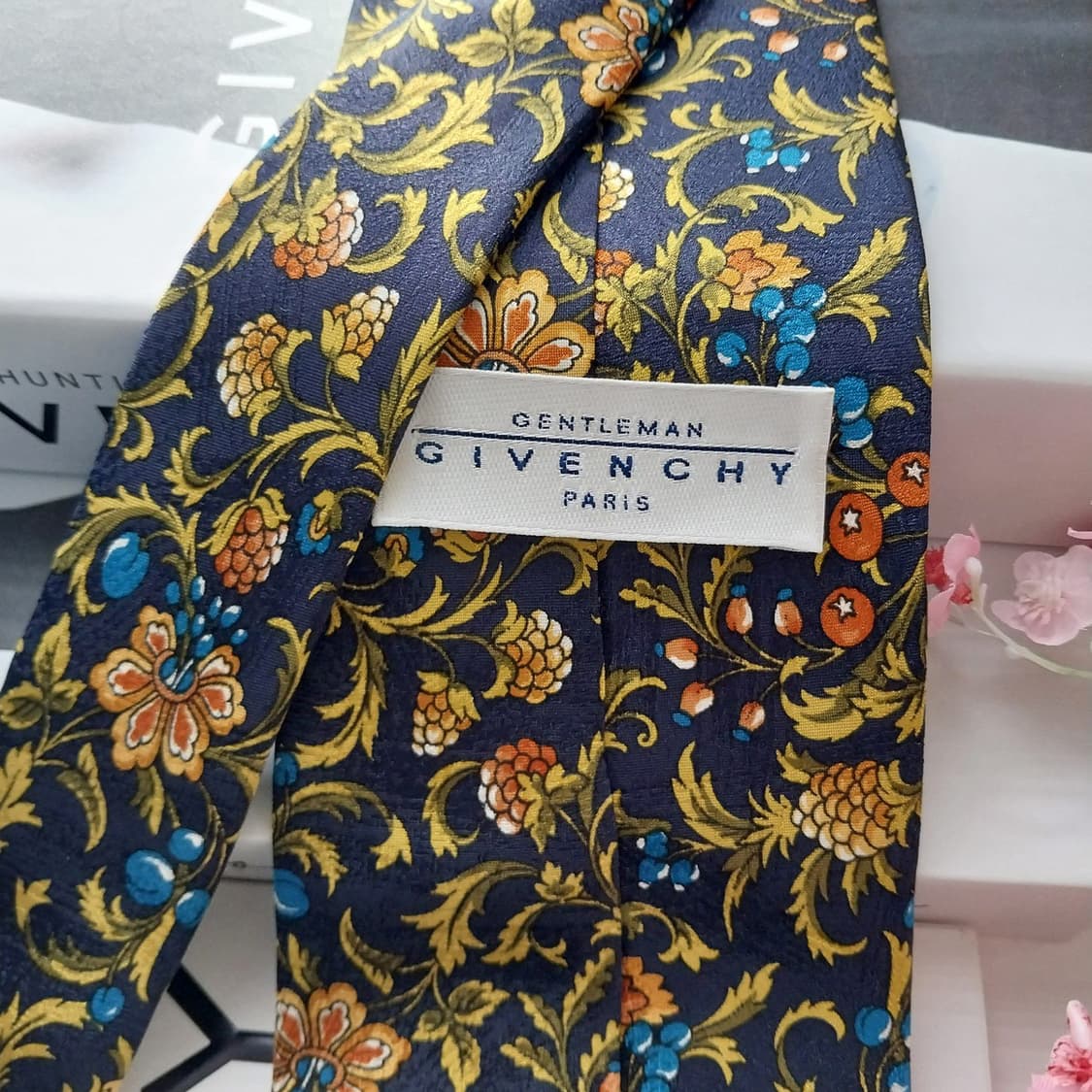 지방시 실크 네이비 플로럴 패턴 넥타이 9.7cm A+등급 K1469
 상품이미지6