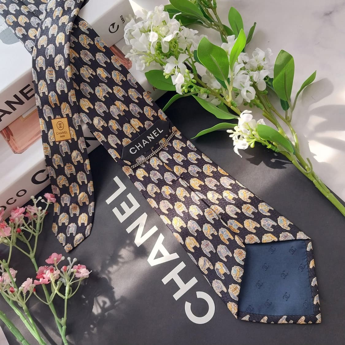 샤넬 실크 홀로그램 로고 전체 패턴 넥타이 9.5cm A+등급 K2008 상품이미지4