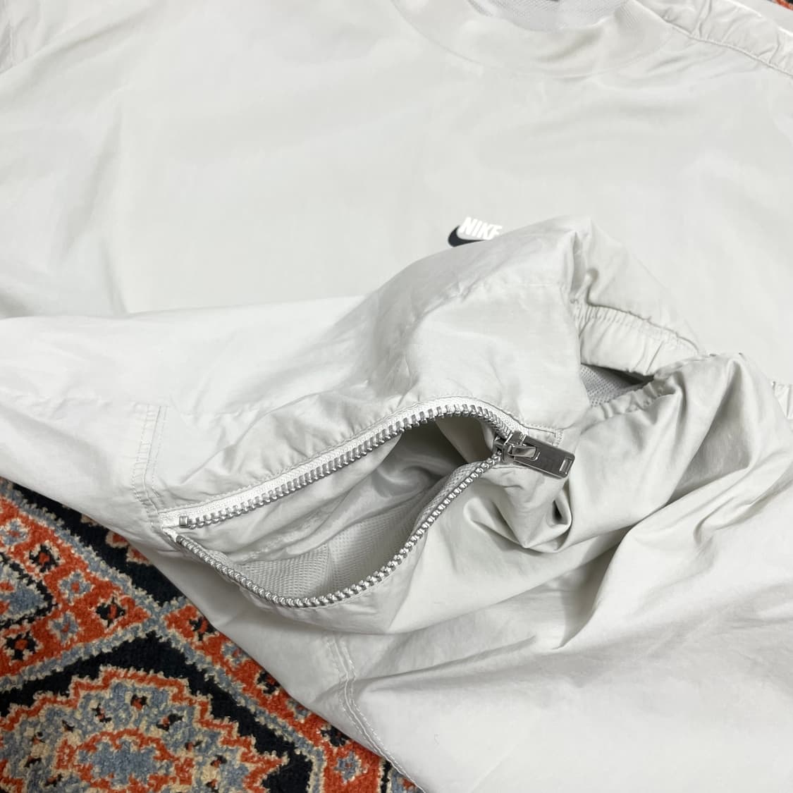 나이키 스몰로고 아이보리 바람막이 맨투맨 남성XXL 상품이미지6