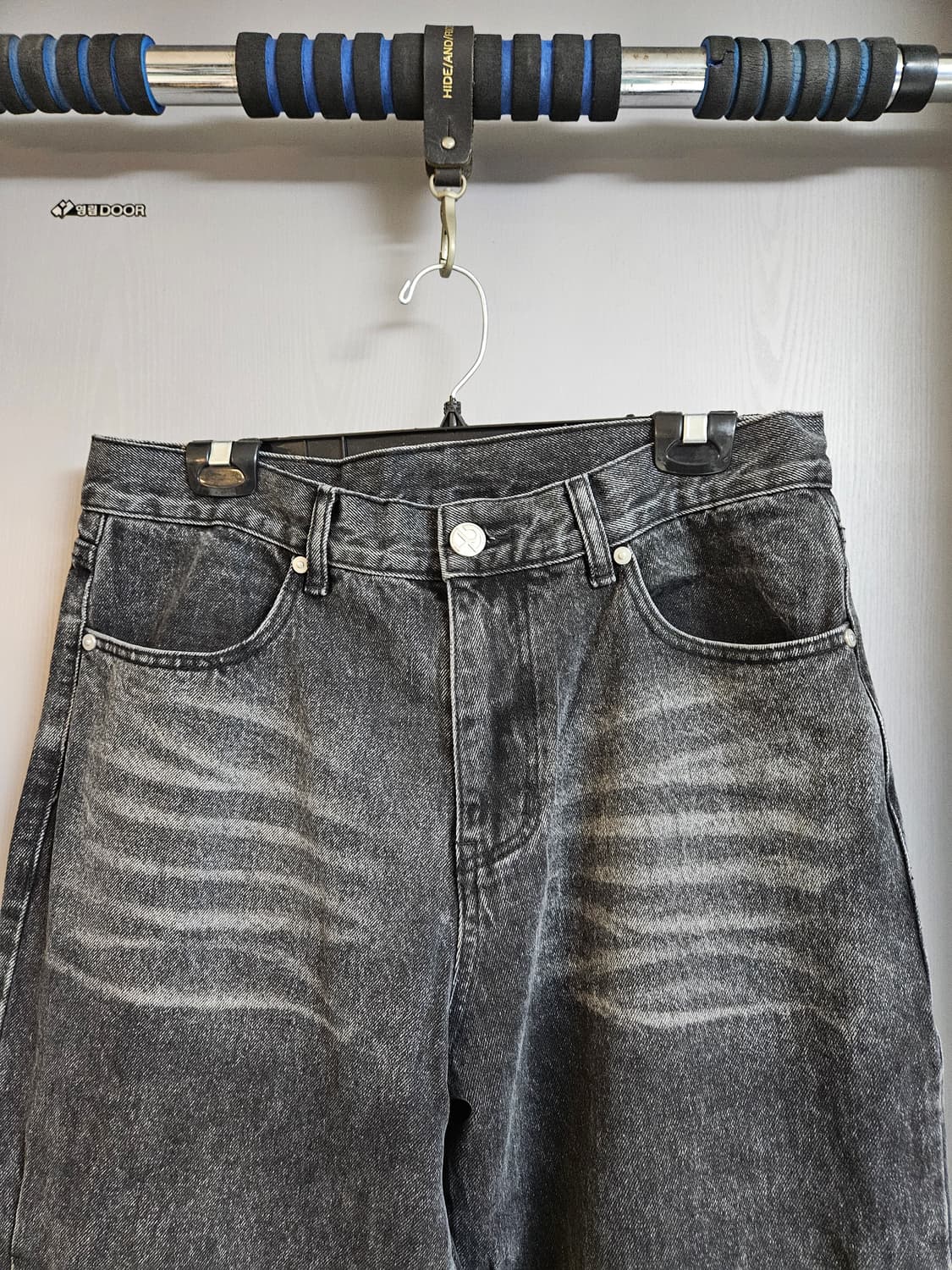 노매뉴얼 스티치 워싱 블랙 데님 팬츠 상품이미지2