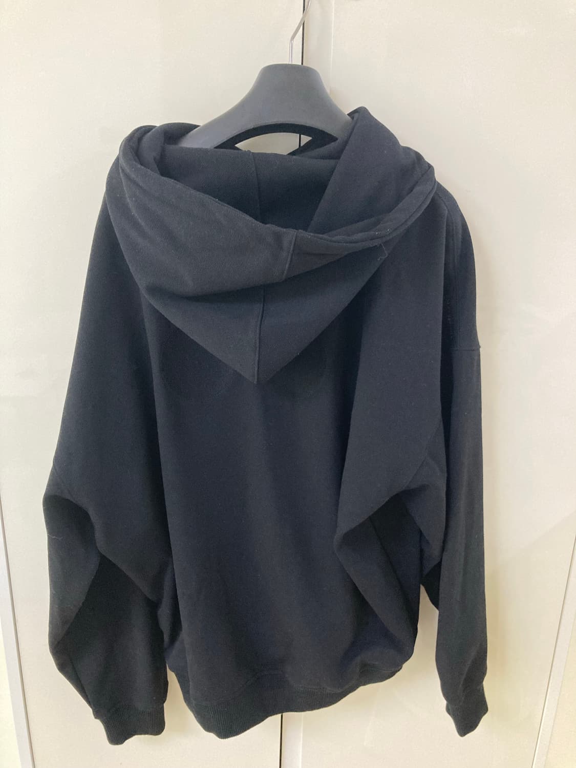 송지오옴므 자수 블랙후드티 46사이즈 상품이미지2