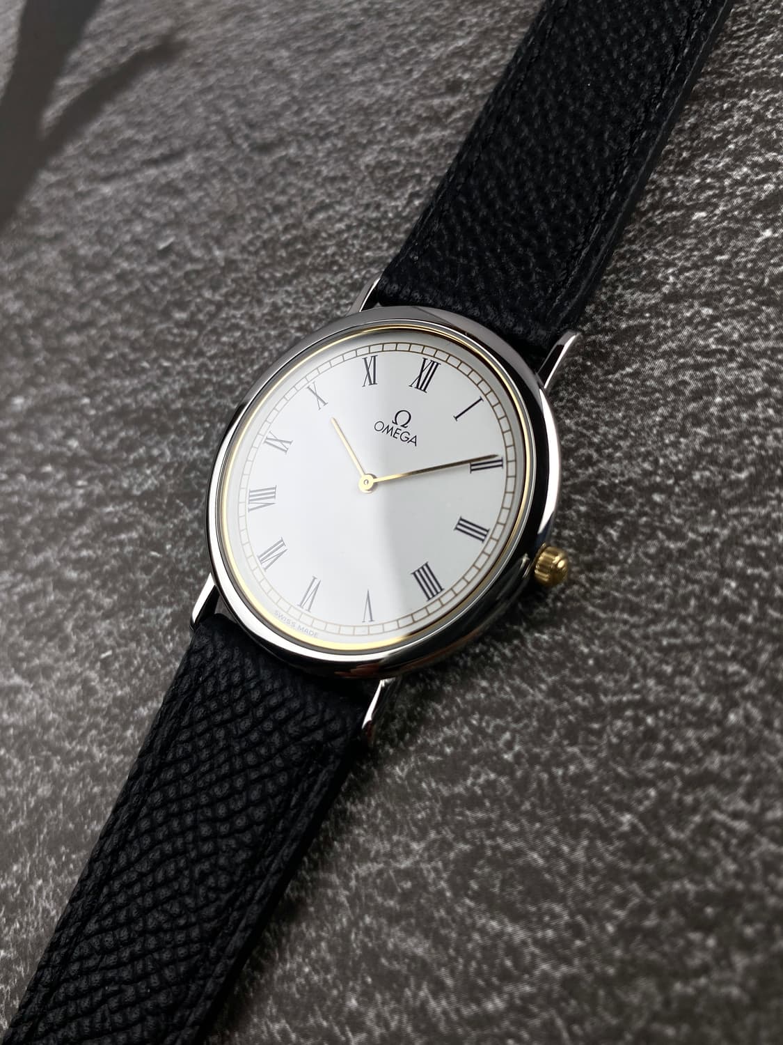 OMEGA round gold line watch unisex 상품이미지2