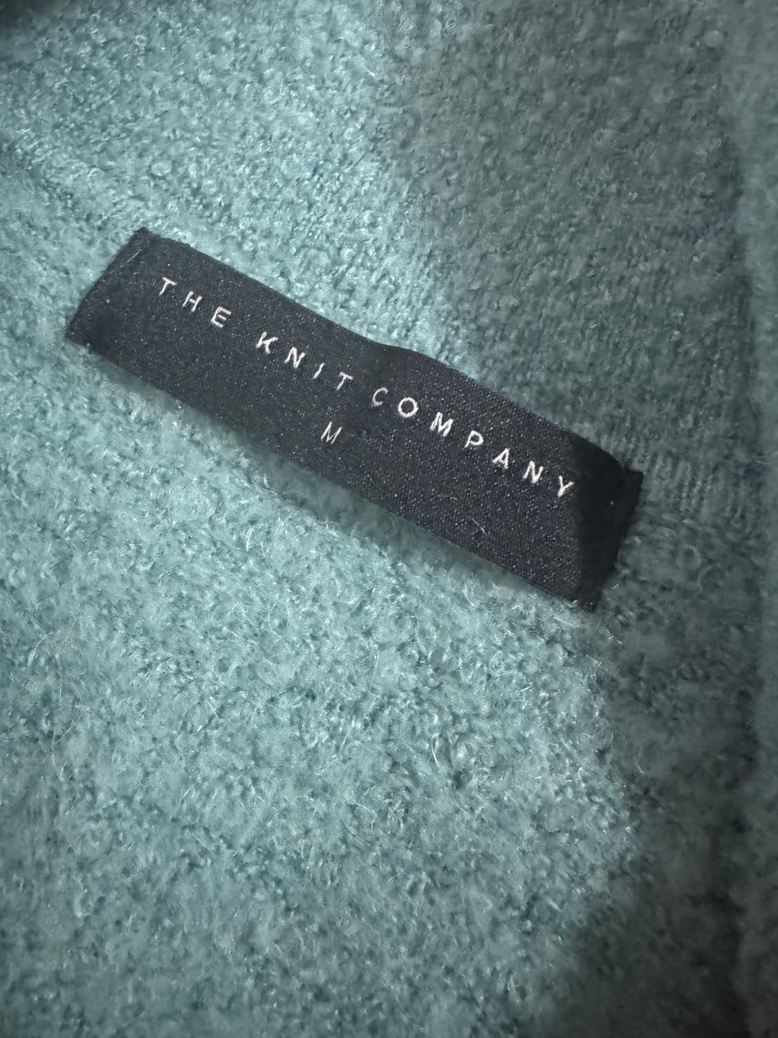 더니트컴퍼니 22시즌 오프넥 오퍼닛 부클 니트 상품이미지3