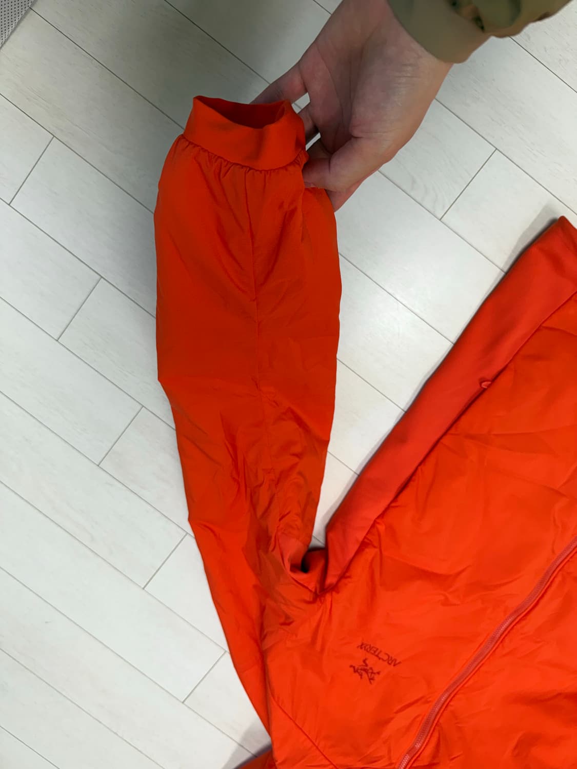 아크테릭스 아톰 L 사이즈 상태 최상상상 방금 찍었고 찍고나서는 절대 안 상품이미지2