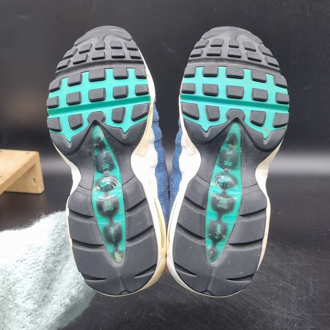 나이키 에어맥스95 흰파남 운동화 220 상품이미지3