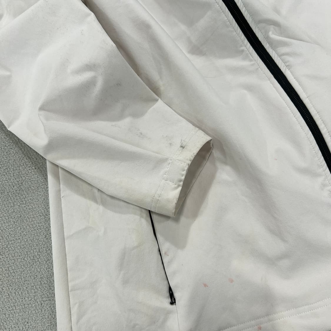 데상트 골프웨어 바람막이  상품이미지4