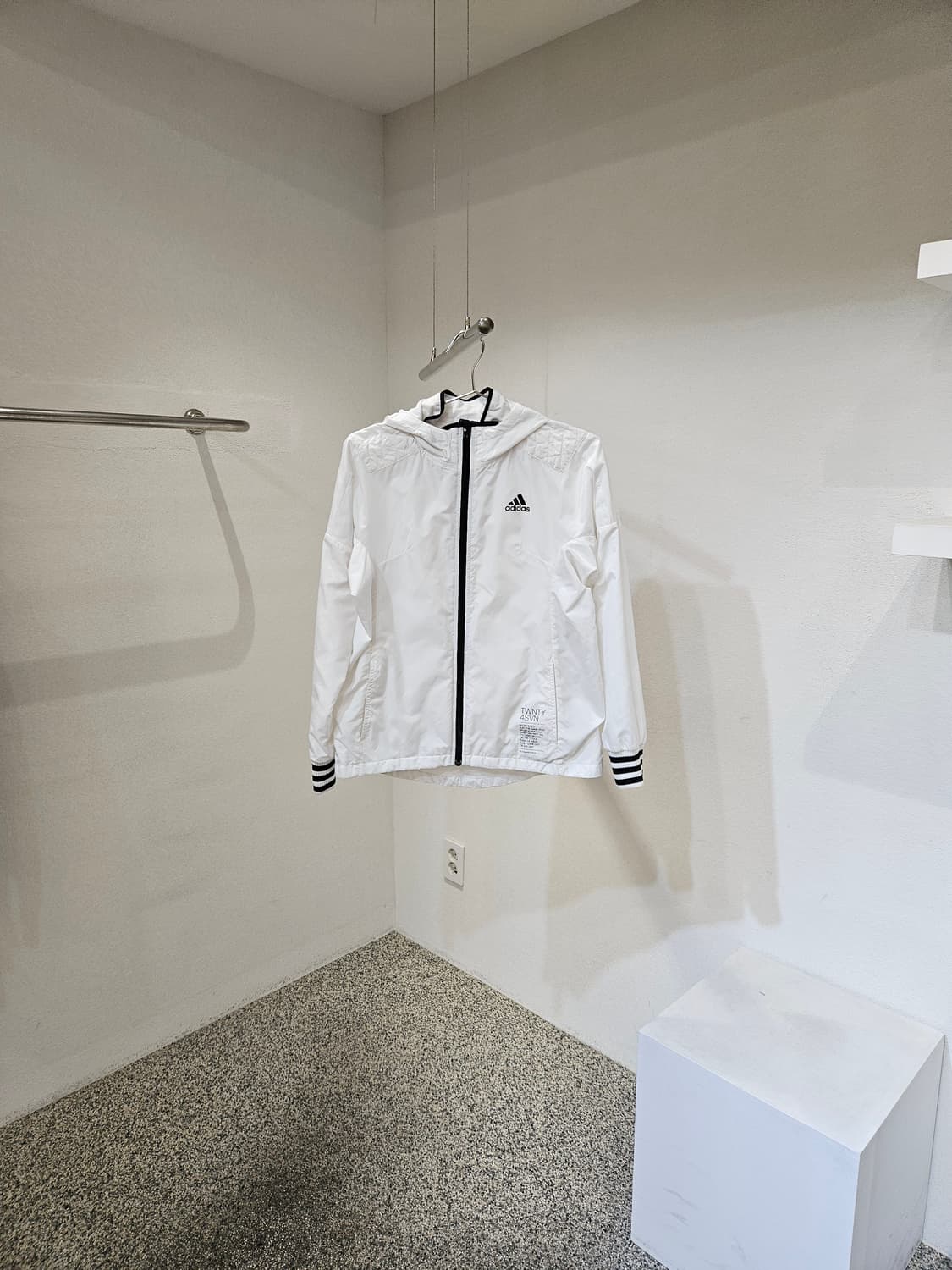 아디다스 TWENTY 4SVN 윈드브레이커 자켓 상품이미지1