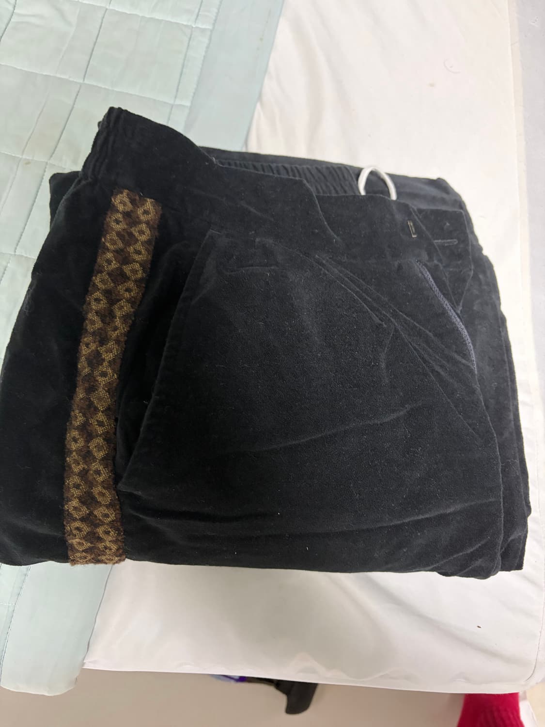 아모멘토 벨벳 팬츠 상품이미지2