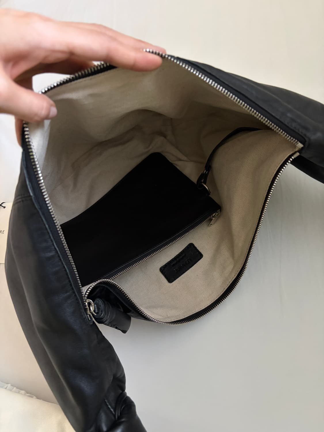 르메르 크루아상 백 소프트 나파 레더 (라지(L)사이즈 / 블랙) 상품이미지2