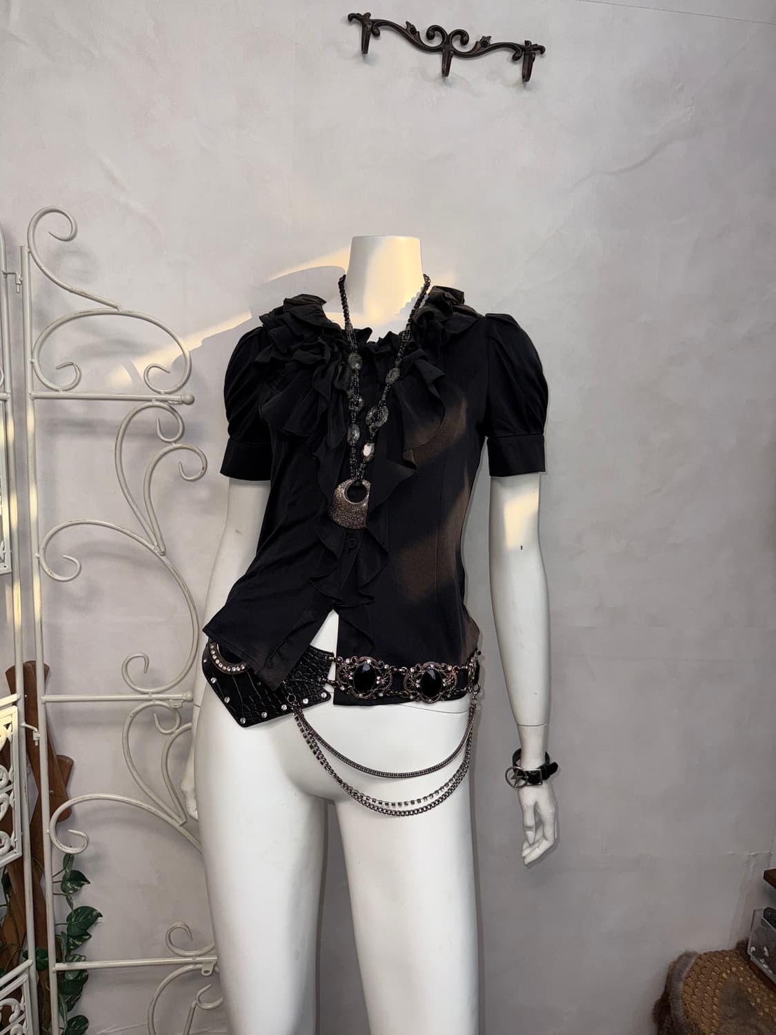 Black ruffle geek chic button blouse  상품이미지4