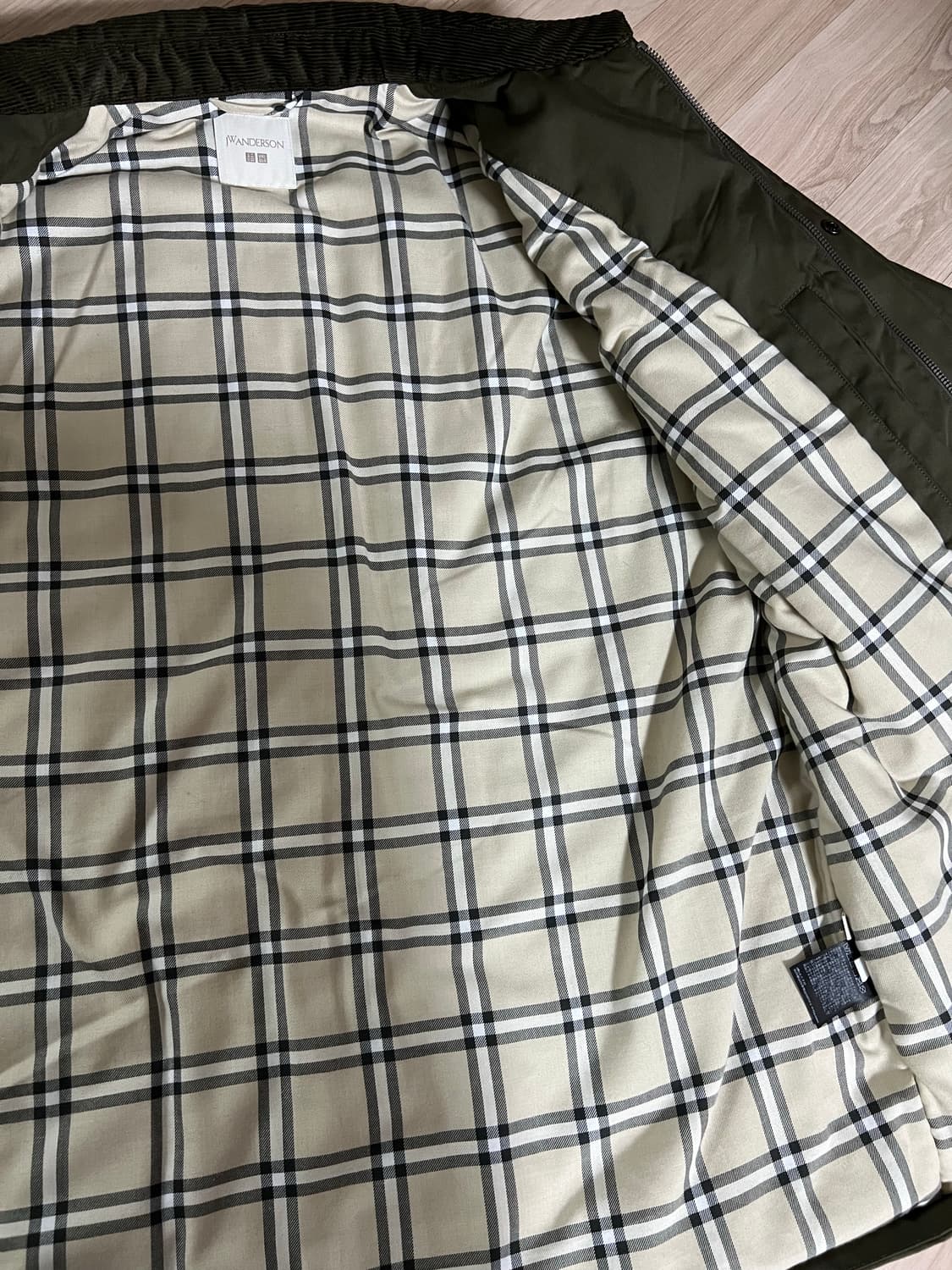 급처)유니클로 jw앤더슨 콜라보 퍼프테크 유틸리티 재킷 올리브 XL 상품이미지3