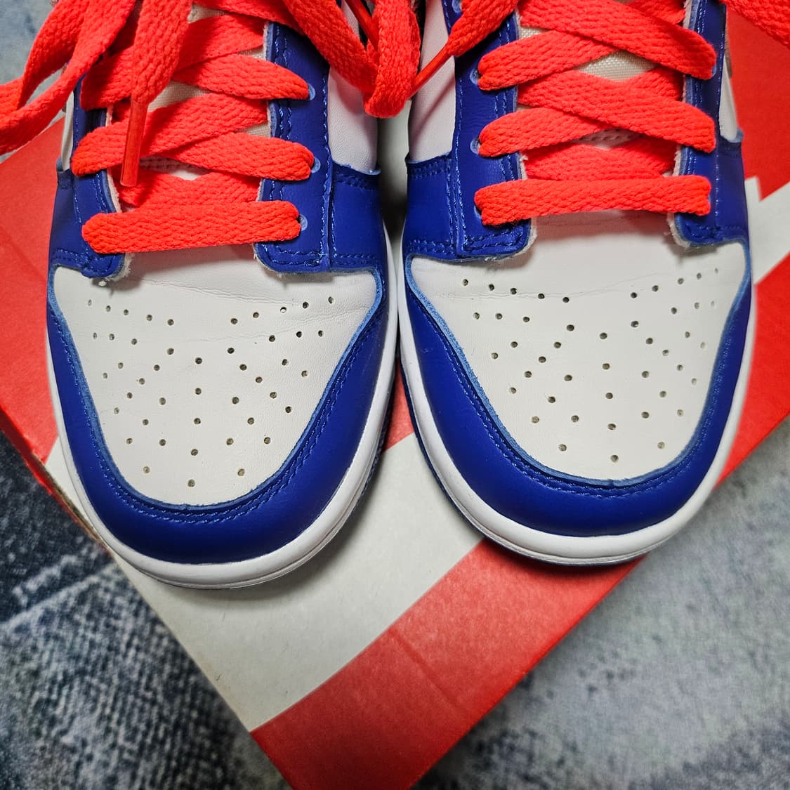 235ㅣ나이키 덩크 로우 GS 흰파빨 운동화 런닝화 러닝화 상품이미지4