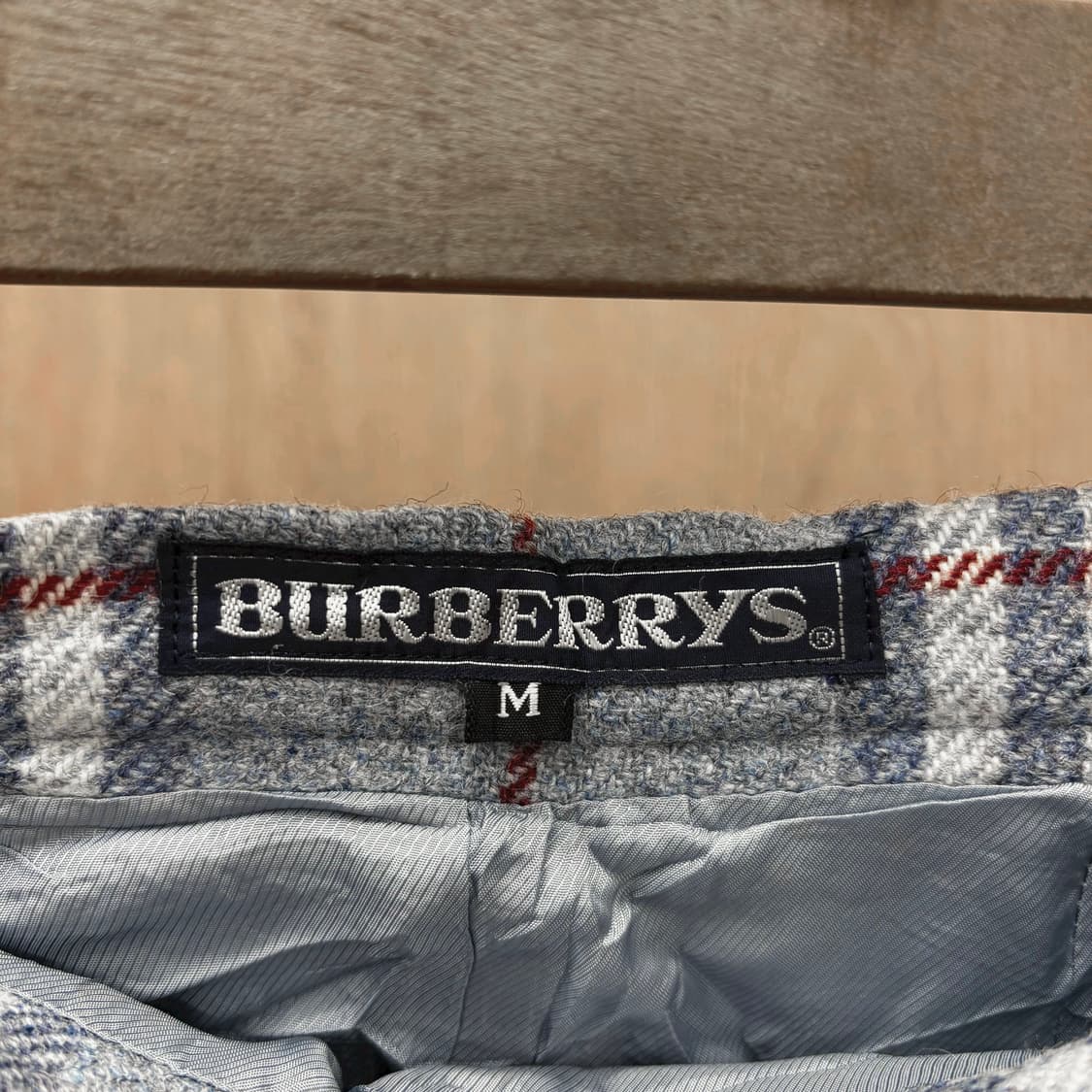 버버리 울 미디 스커트 노바 체크 패턴 박스 플리츠 디테일 A라인 그레이 상품이미지6