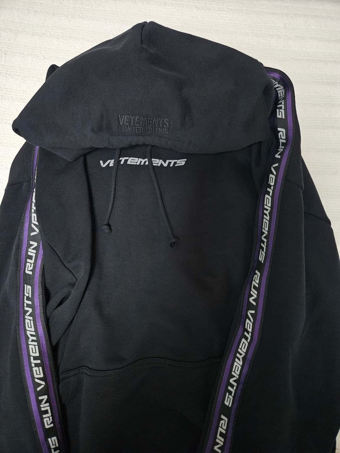 베트멍 사이드 로고 테이프 오버핏 후드티 블랙  상품이미지5