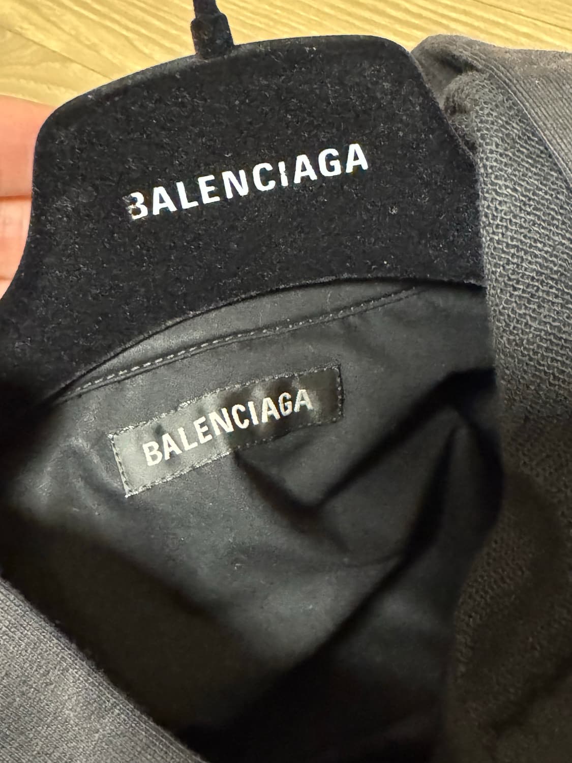 발렌시아가 후드셔츠 유니티 스포츠 아이콘 패치드 셔츠 라지 핏 블랙 상품이미지5