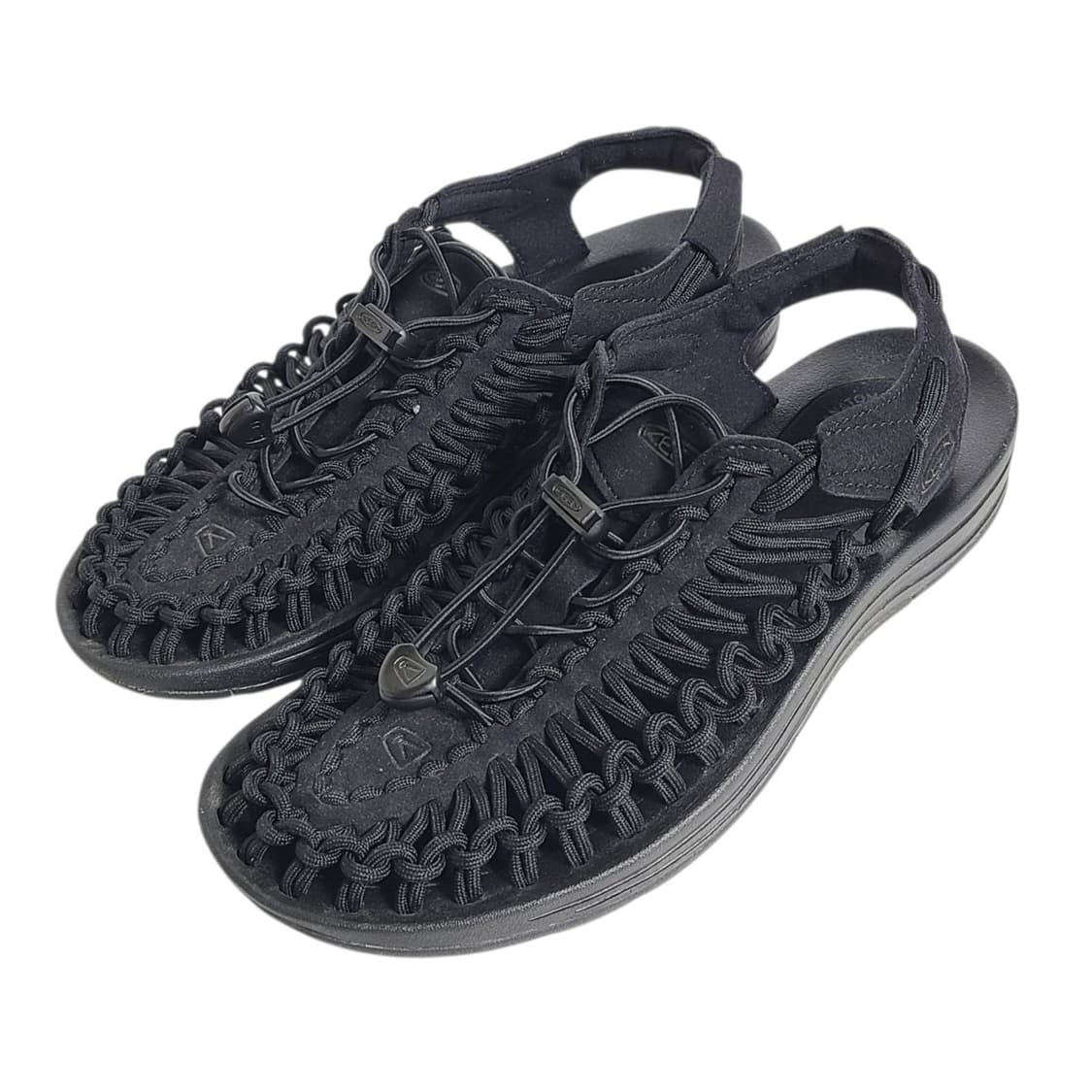 2400) KEEN 킨 유니크 샌들 모노크롬 블랙 상품이미지2